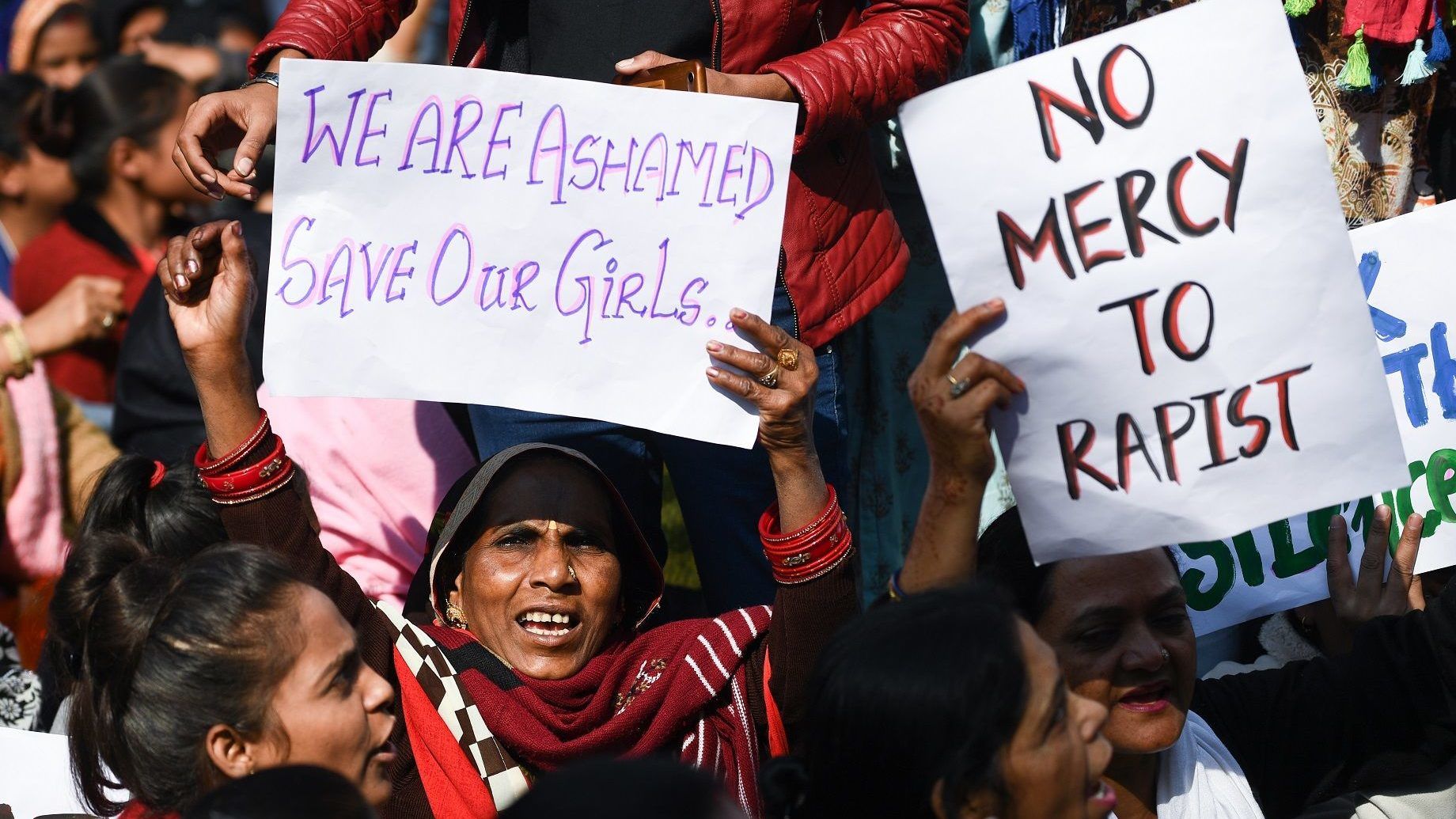 Felakasztották az újdelhi diáklányt megerőszakoló férfiakat