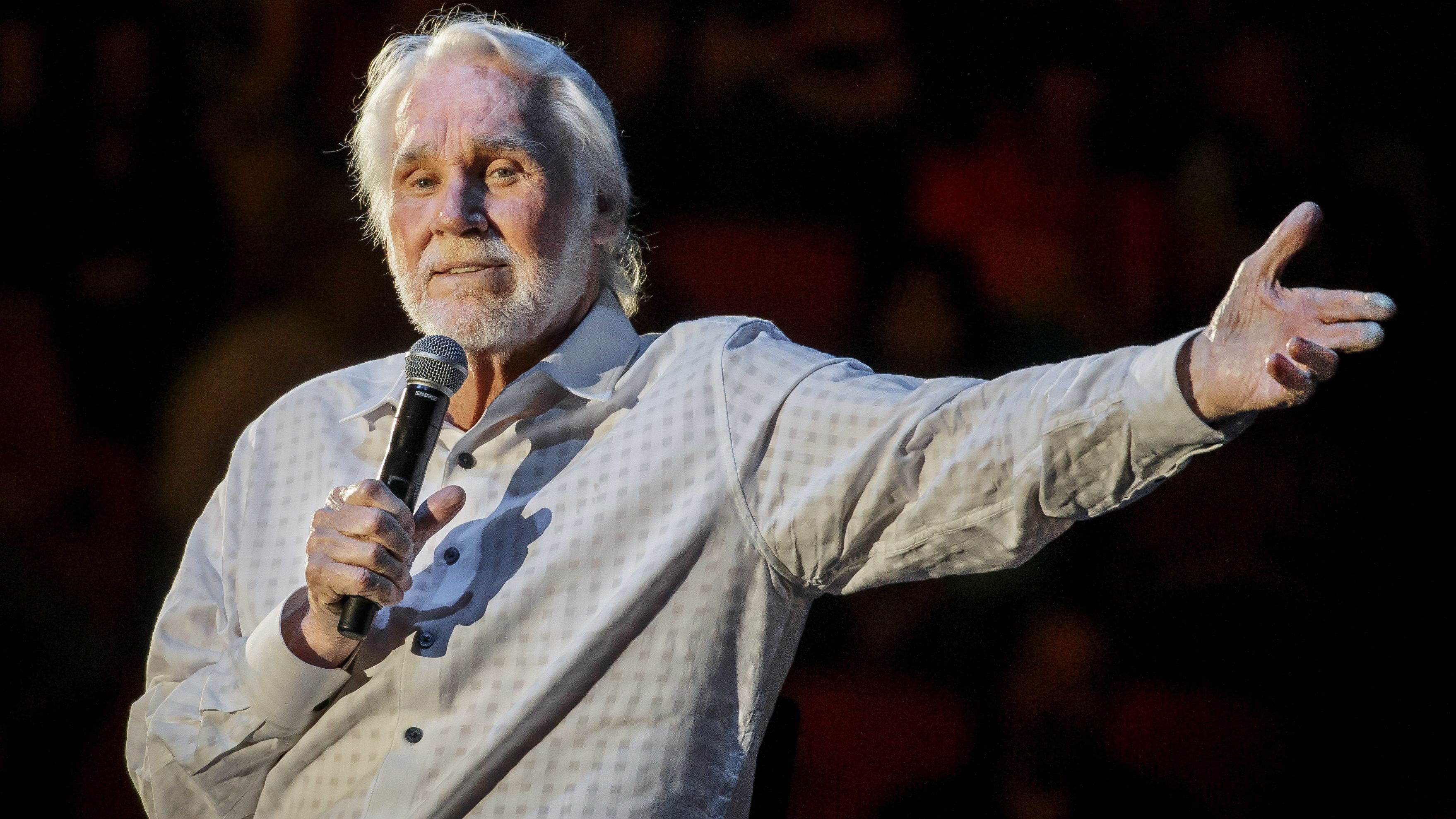 81 évesen meghalt a countryzenész Kenny Rogers