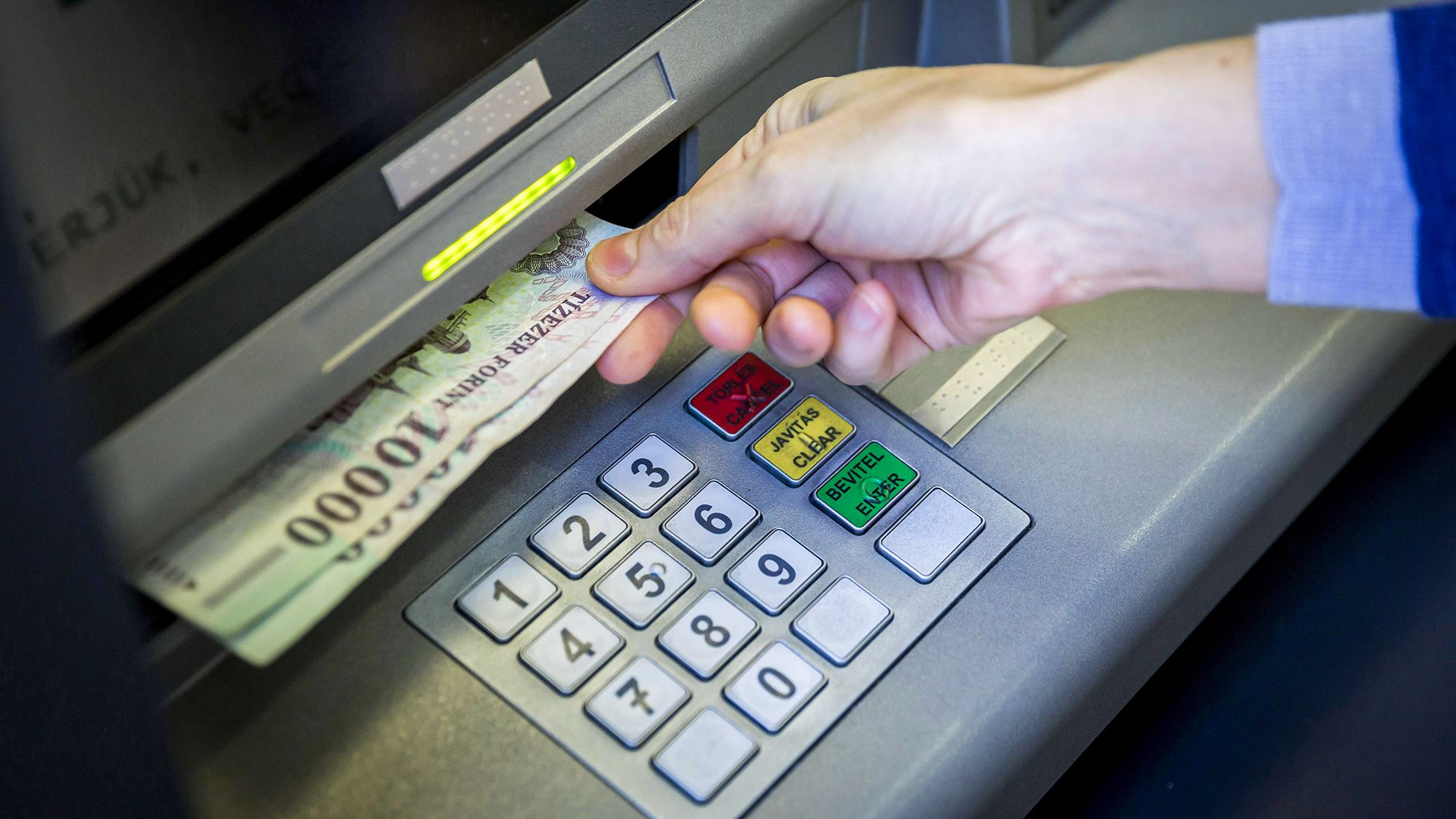 Az ATM-ek egy részében van csak karanténban pihentetett, hőalagúton átengedett pénz