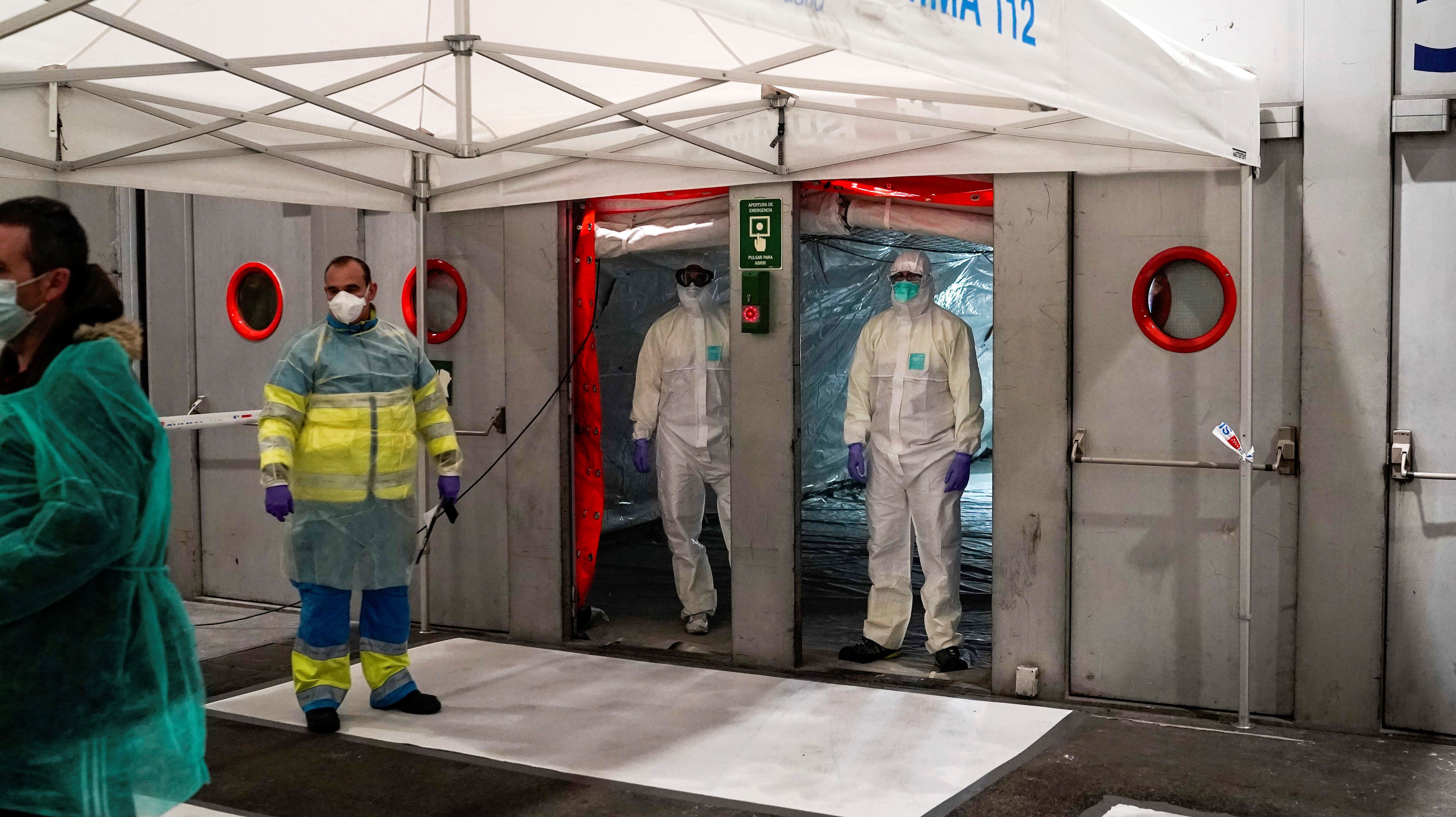 Már több mint kétezer halottja van a koronavírusnak Spanyolországban