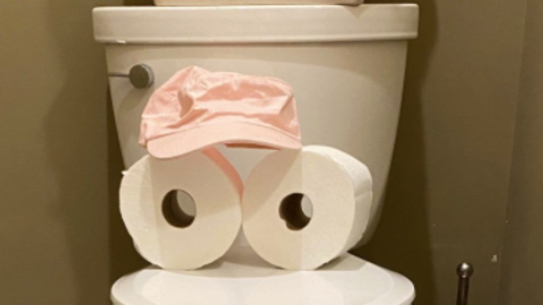 „Juj, cigizik a vécé!” – kiáltott fel a nyolcéves kislány, majd szülei erre nyitottak be a fürdőszobába