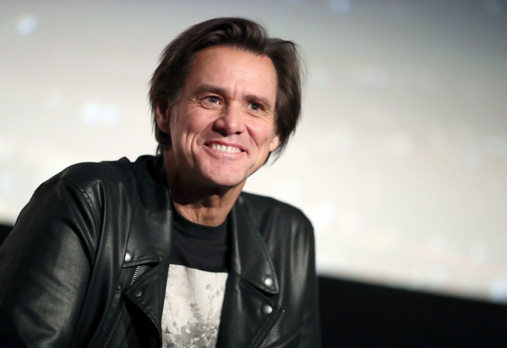 Jim Carrey megfogadta, hogy addig növeszti szakállát, amíg tart a karantén