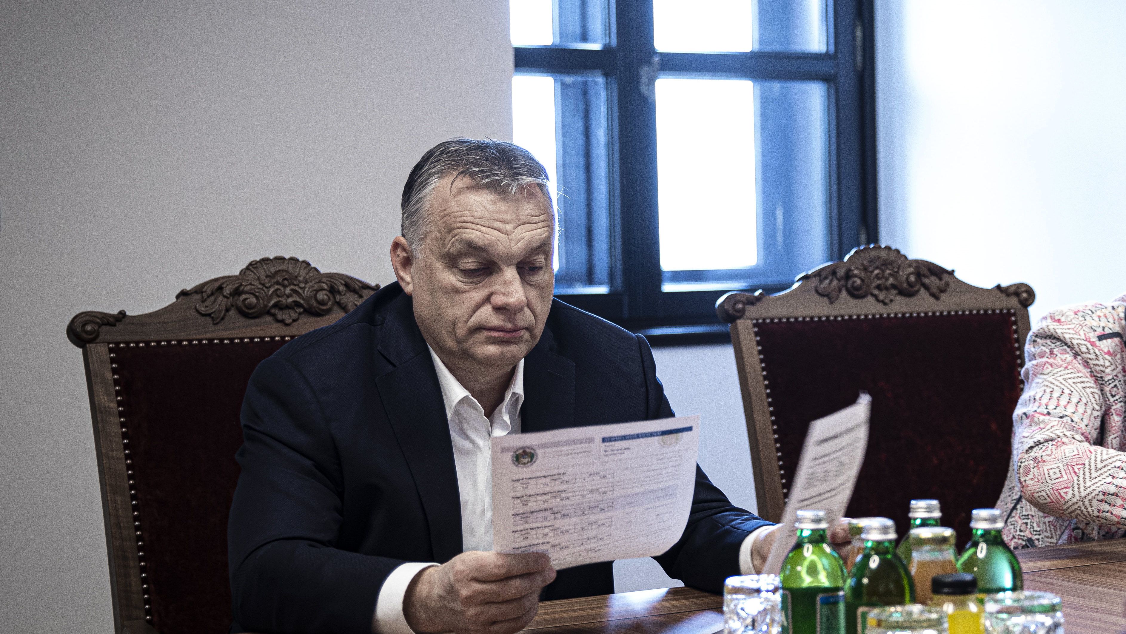 Nyílt levél ment Orbánnak, féltik a kormánytisztviselőket