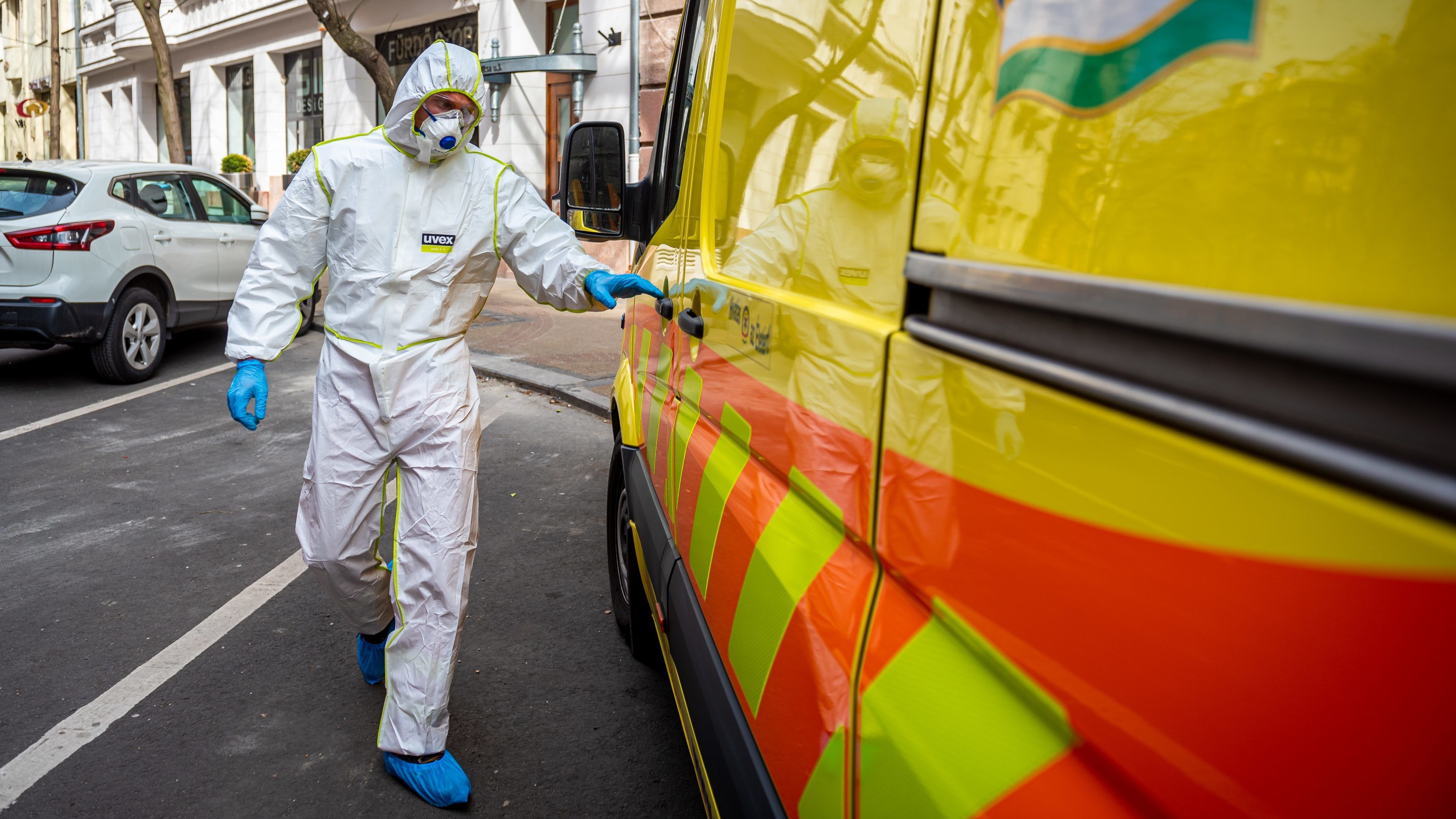 Két napig várt a koronavírustesztre, antibiotikummal kezelték, lélegeztetőgépen van egy 67 éves férfi