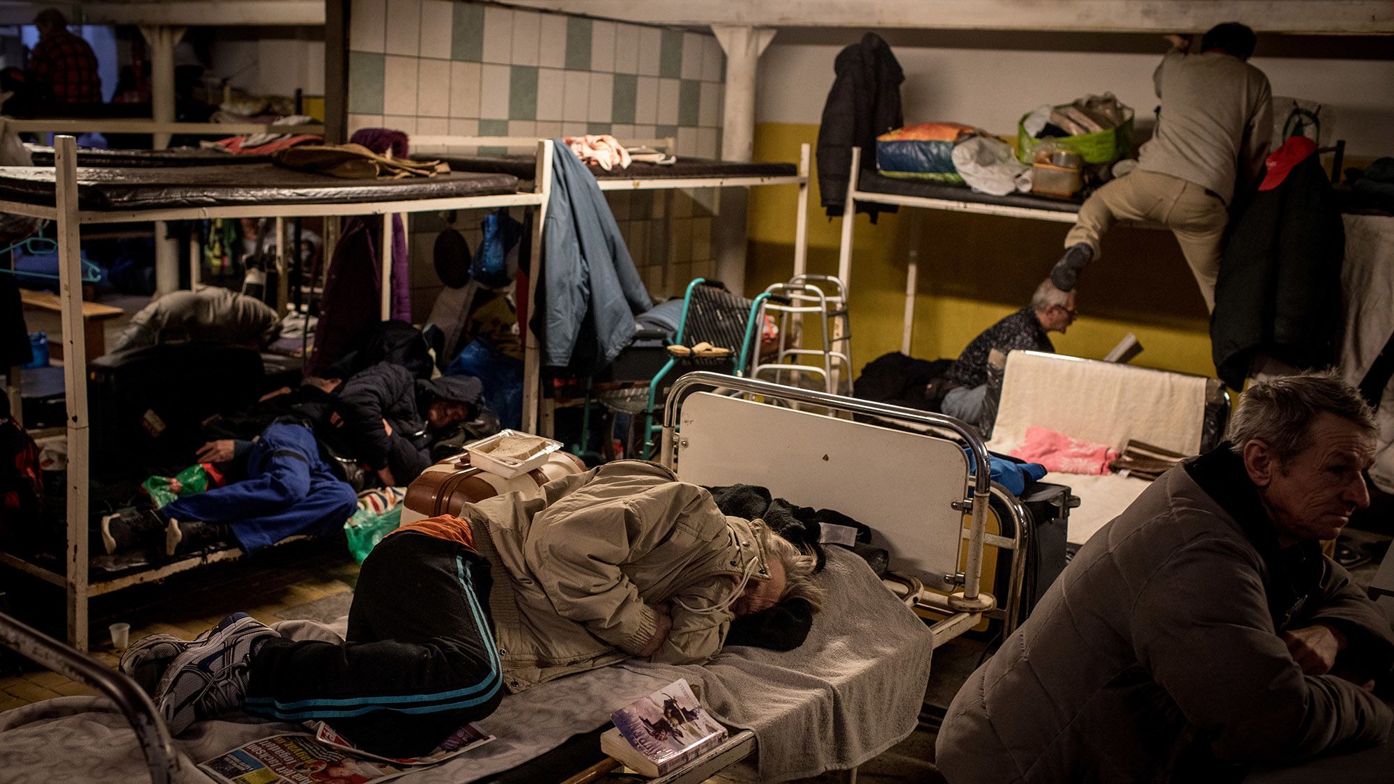 Már érzi a budapesti hajléktalan-ellátás a munkásszállókról érkező tömeget