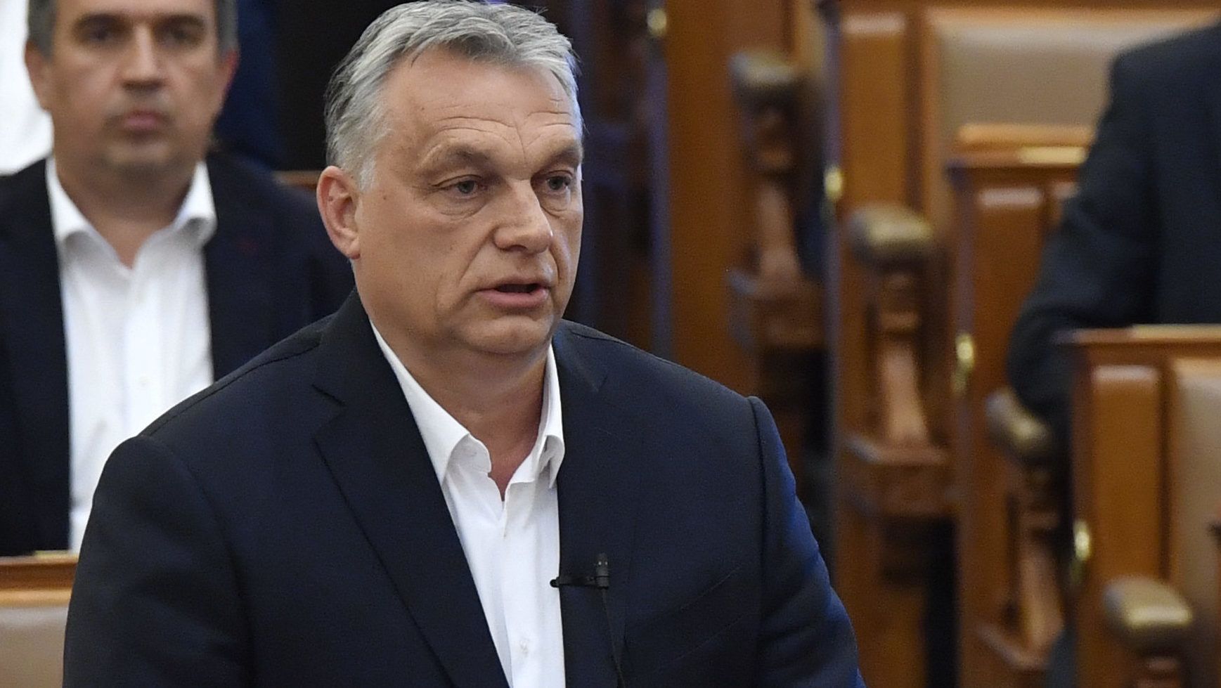 Előbb a vírus elleni harc, utána az Orbán–Tusk-háború