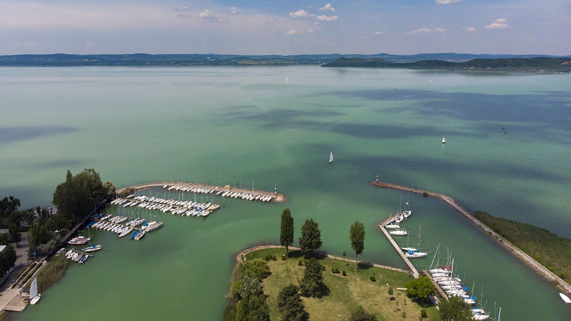 Elektromos kikötő épül a balatonföldvári strandon – az önkormányzat szerint megnyílt a lehetőség a járványt követő újjáéledésre