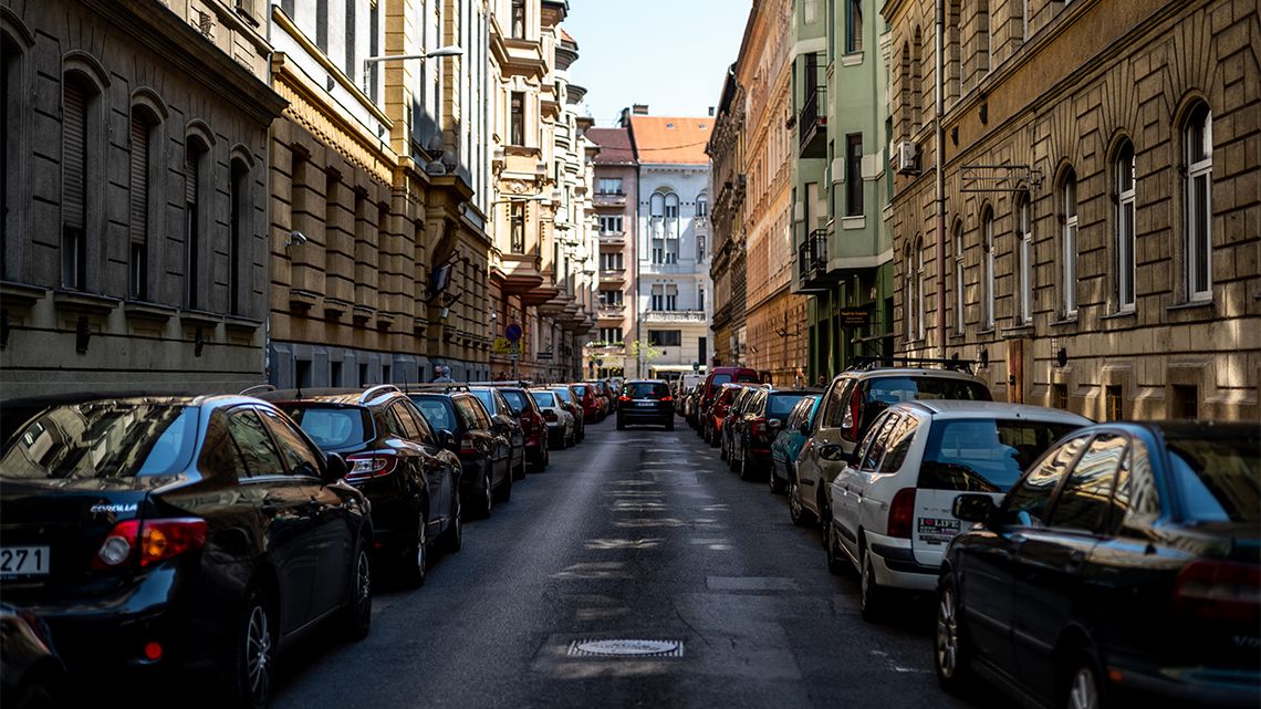 A járvány elleni védekezést nehezíti meg, hogy pénzt vonnak el az önkormányzatoktól