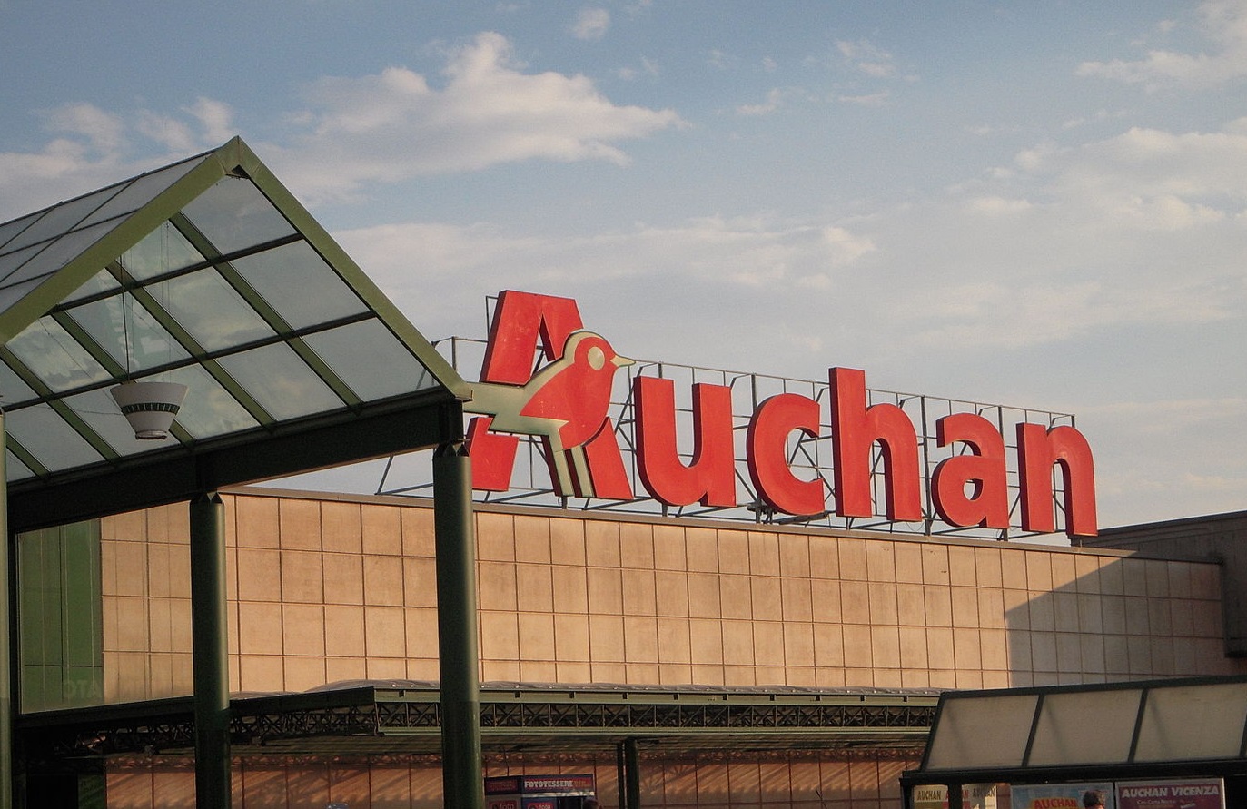 Új szolgáltatást indít az Auchan: két nap alatt kiviszik a kiválasztott egységcsomagot