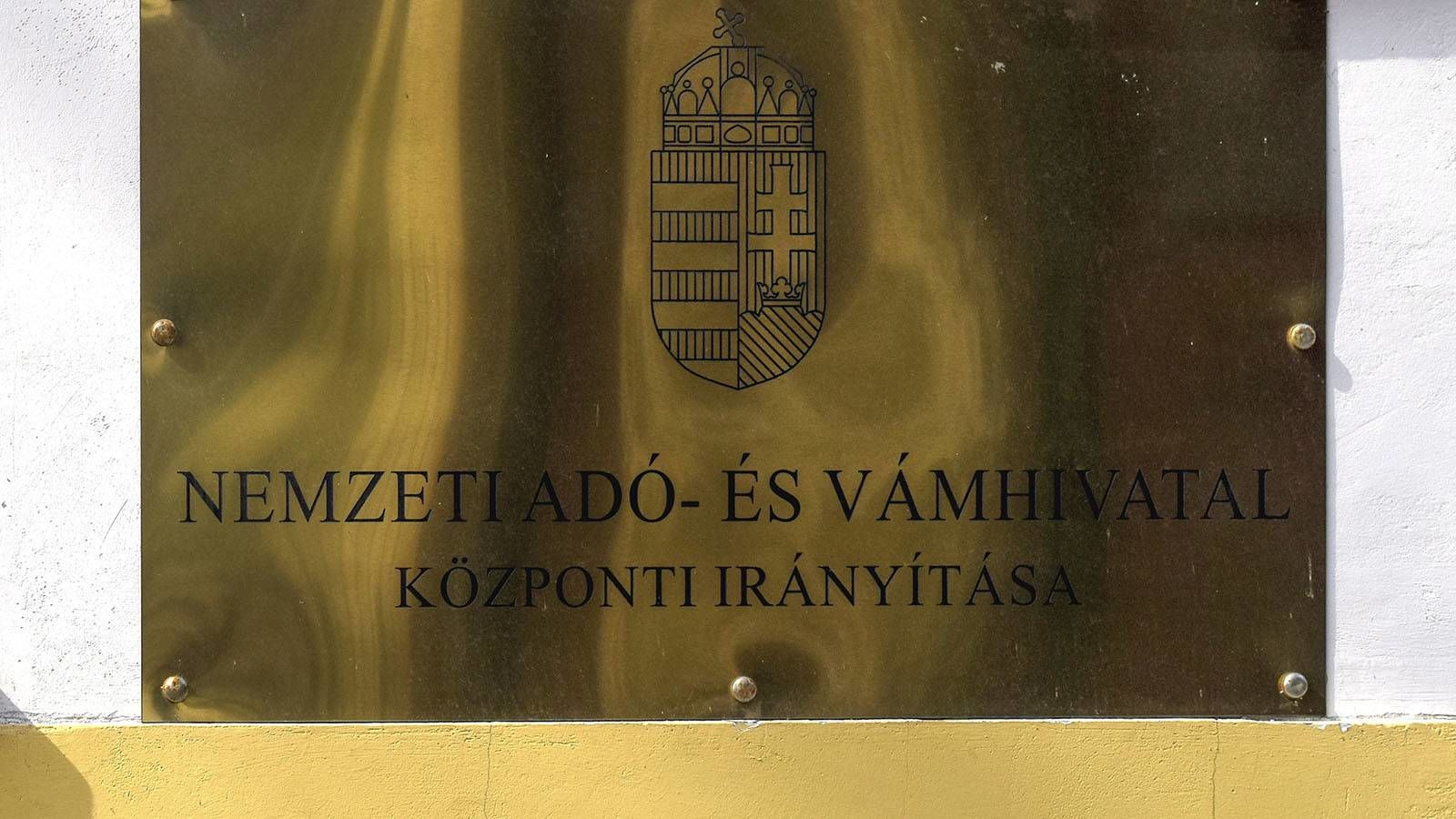 Nyolc év börtönt kértek a többmilliárdos áfacsaló banda vezetőire