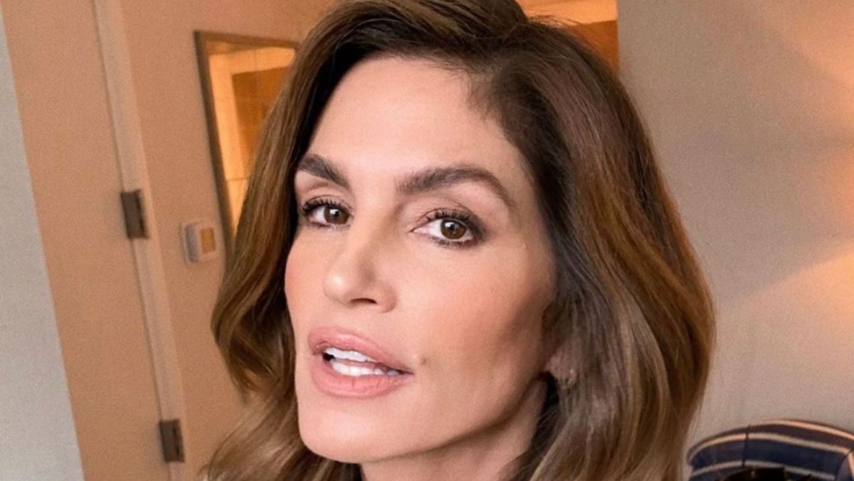 Cindy Crawford viccesen reagált Emily Ratajkowski posztjára