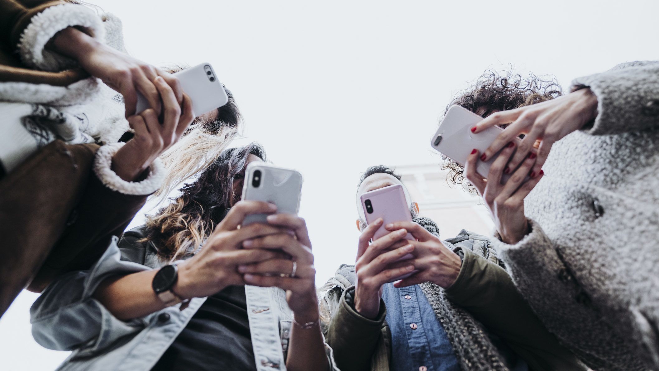 267 millió Facebook-profil adatait árulják a neten