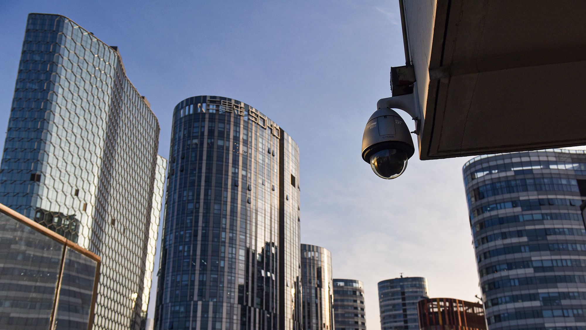 Kína már az emberek otthonába is telepít térfigyelő kamerákat