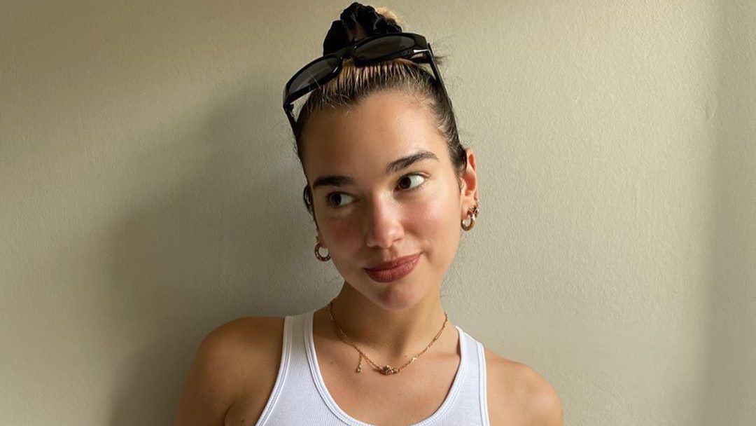 Dua Lipa tök átlátszó felsőben fotózkodott, ez Istenes Bencének is tetszett