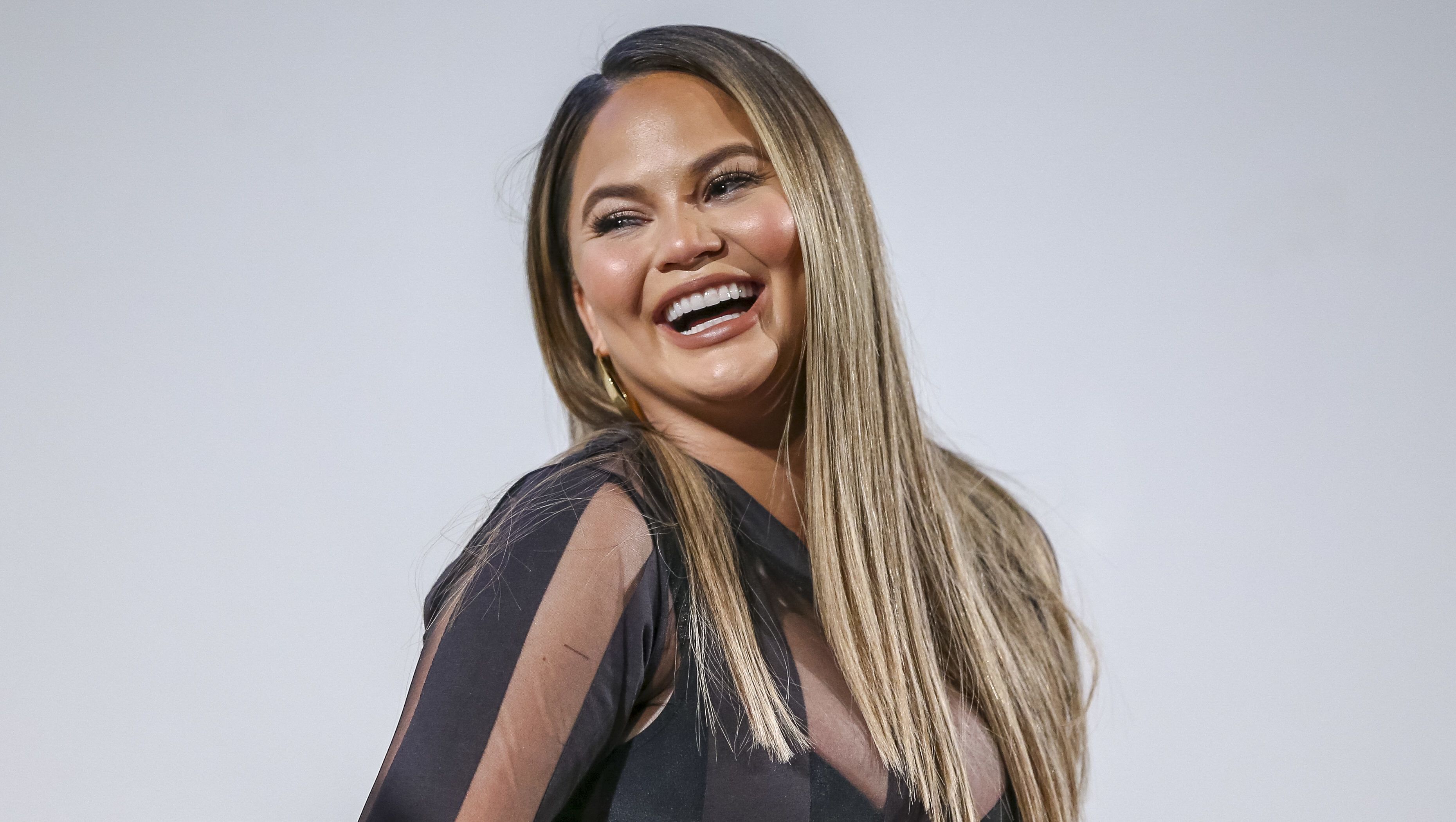 Chrissy Teigen mellei benne voltak egy Halálos iramban-részben, de a feje már nem