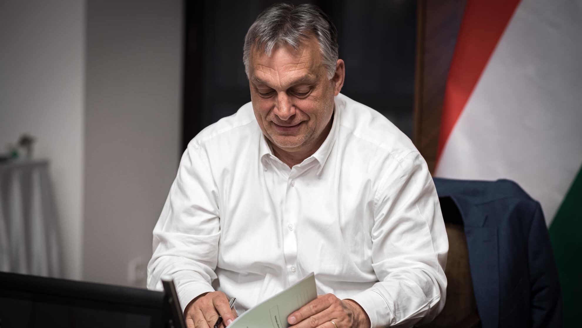 Orbán: Isten éltesse az édesanyákat!