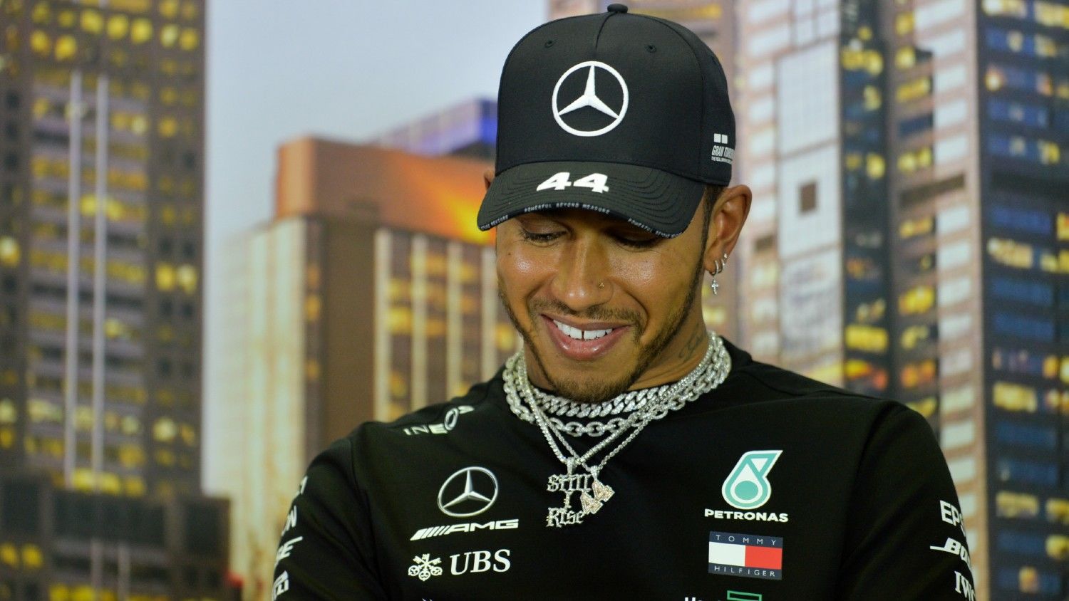 Hamilton úgy élvezte a motorozást, alig lehetett leállítani