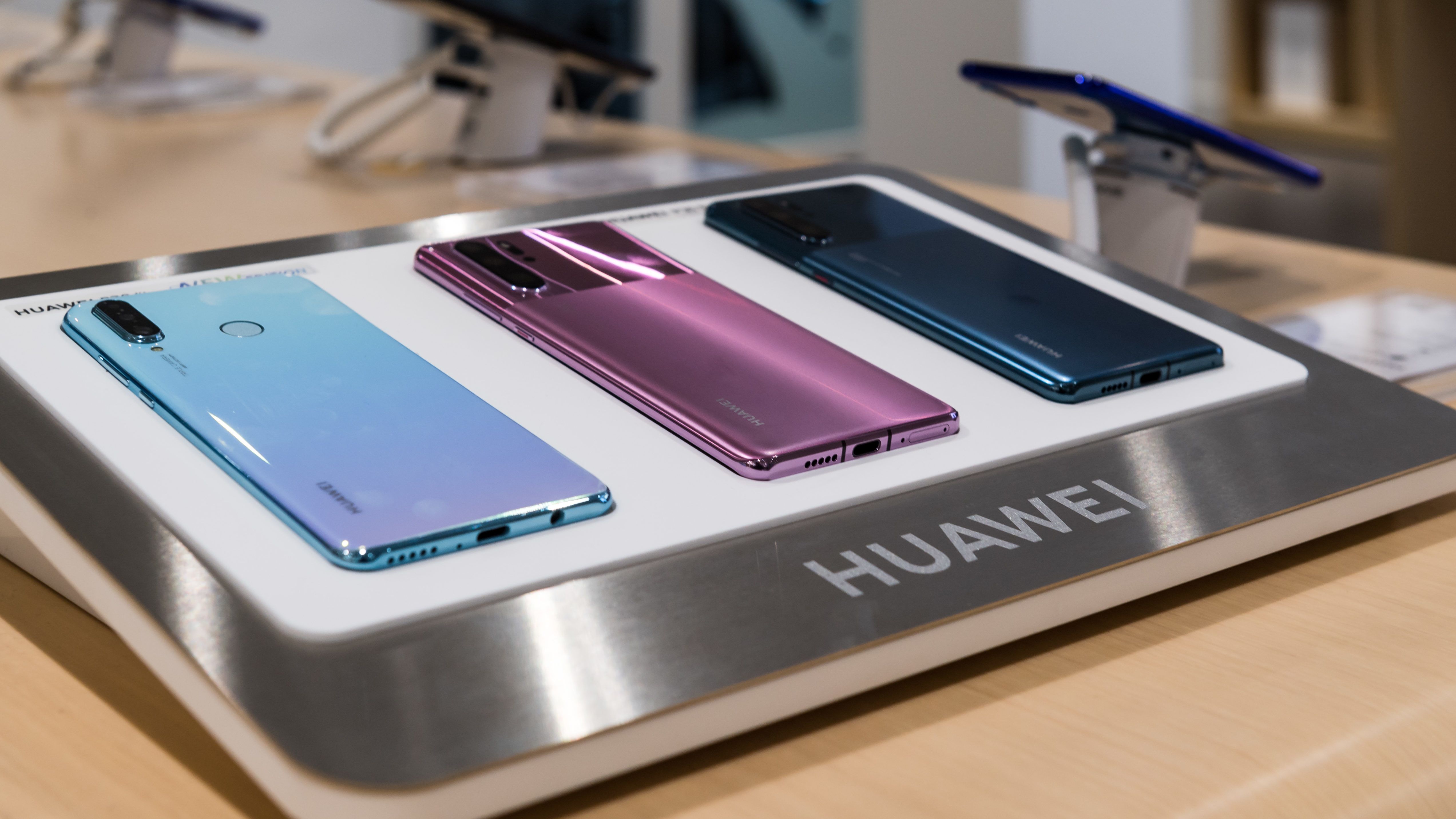 Régi mobilt vesz elő a Huawei, hogy legyen esélye a piacon