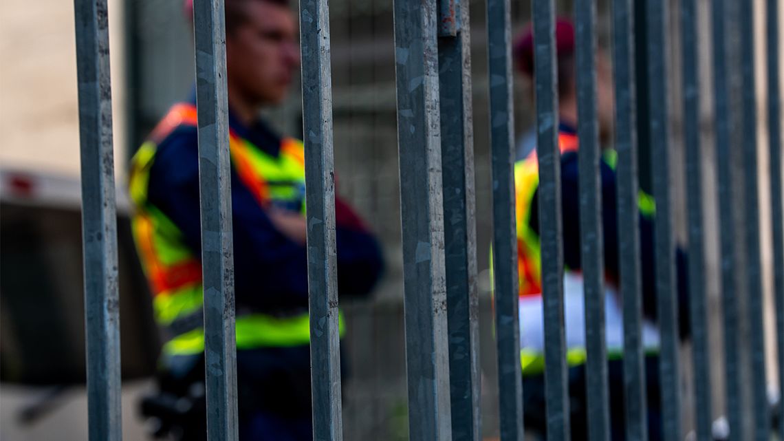 Tagadja bűnösségét a nyolcéves kisfiúval fajtalankodó “pótnagypapa”