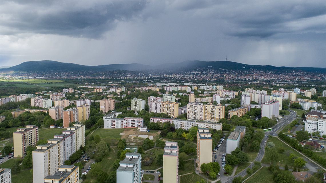 Elítélték a nők előtt maszturbáló pécsi szatírt