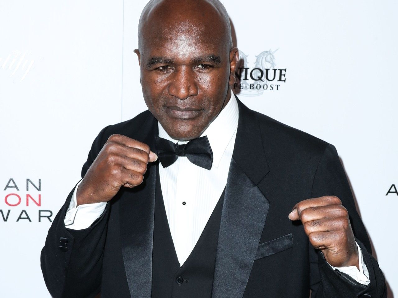 Kész őrület: Holyfield is visszatérne a ringbe