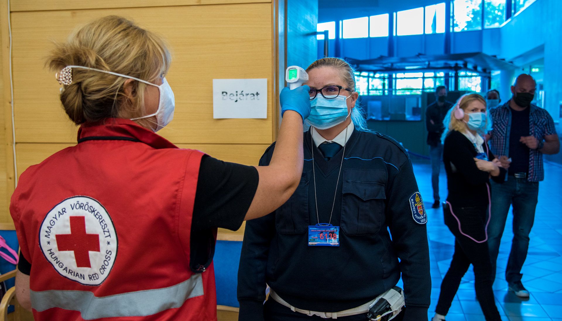 Több mint kétszáz rendőrtől vettek vért a rendőrpalotában