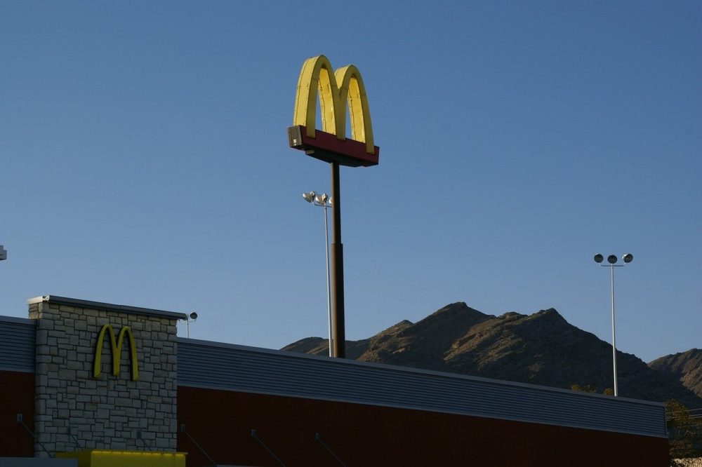 Rálőtt a dolgozókra két vendég egy amerikai McDonalds-ban, mert nem ehettek bent az étteremben