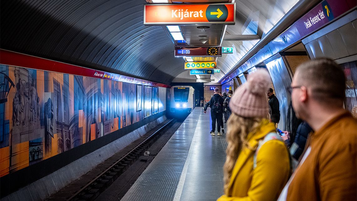 Rátámadtak egy jegyellenőrre a Deák téren – őt keresik