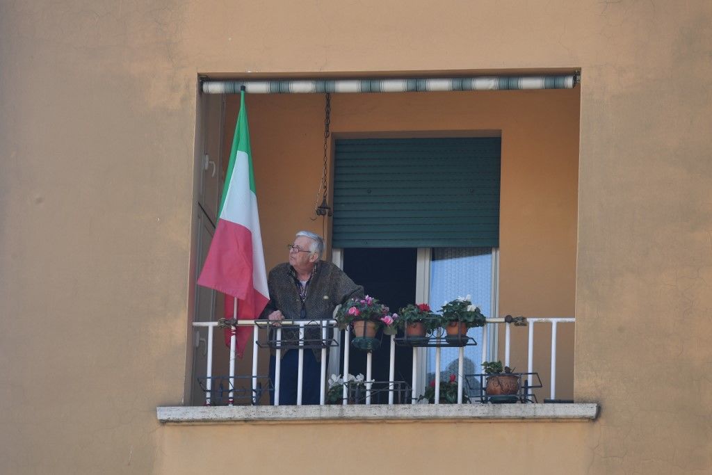 Giuseppe Conte: Lehet majd nyaralni, nem kell a szabadságokat az erkélyen eltölteni