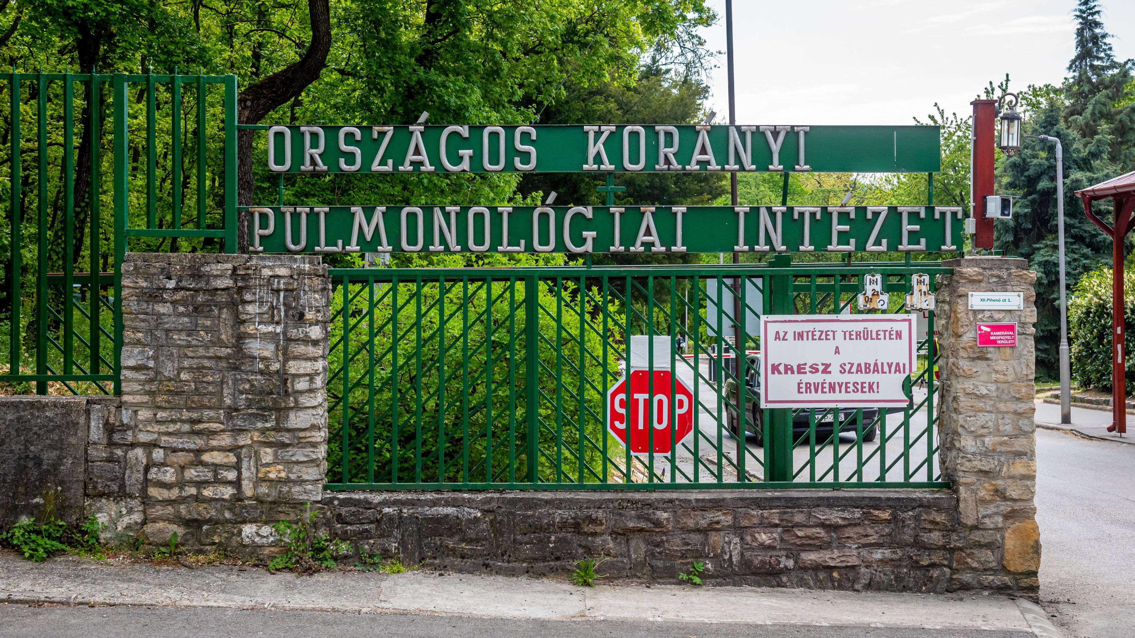 Budapestre visznek minden szállítható, középsúlyos vagy kritikus állapotú koronavírusos beteget