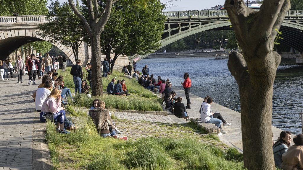 Párizsban betiltják az alkoholfogyasztást a rakpartokon