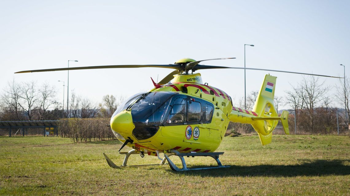 Robbanás történhetett Pétfürdőn, mentőhelikopter vitte el a sérültet