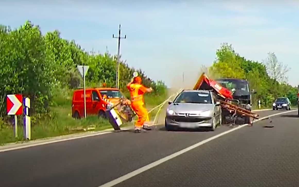 Videó: kis híján tragédiát okozott egy figyelmetlen autós Városlődnél