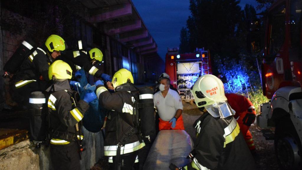 Kigyulladt egy raktár Angyalföldön, négyen megsérültek