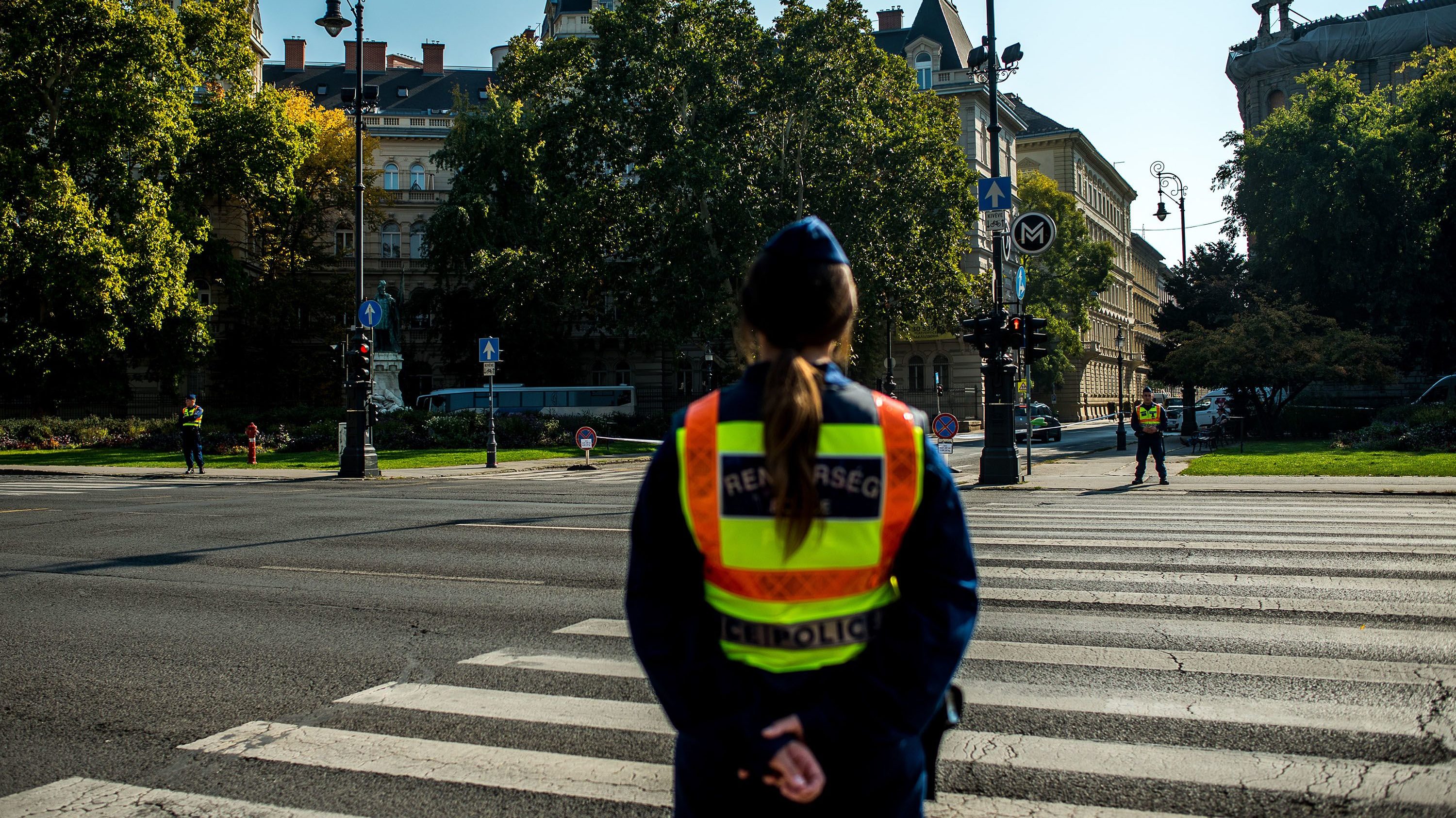 A veszélyhelyzet végével tömegesen szerelhetnek le a rendőrök