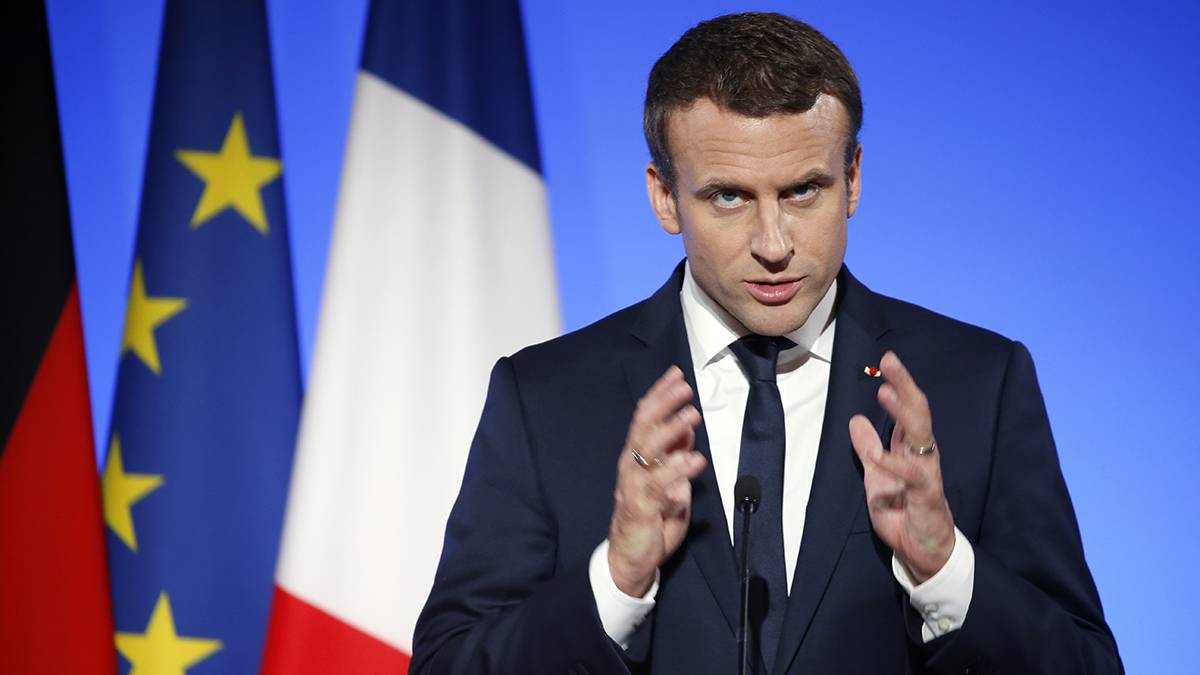 Macron harcolni kezdett a legnagyobb francia gyógyszergyártóval