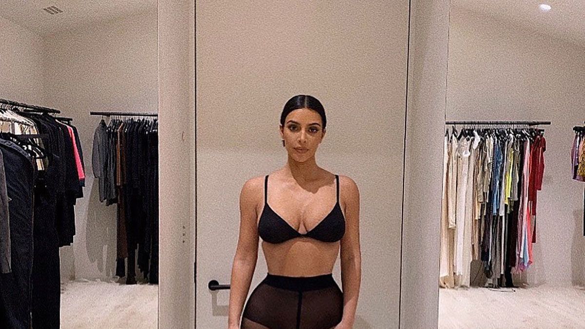 Kim Kardashian ledobta a parókáját és rendet rakott gardróbjában