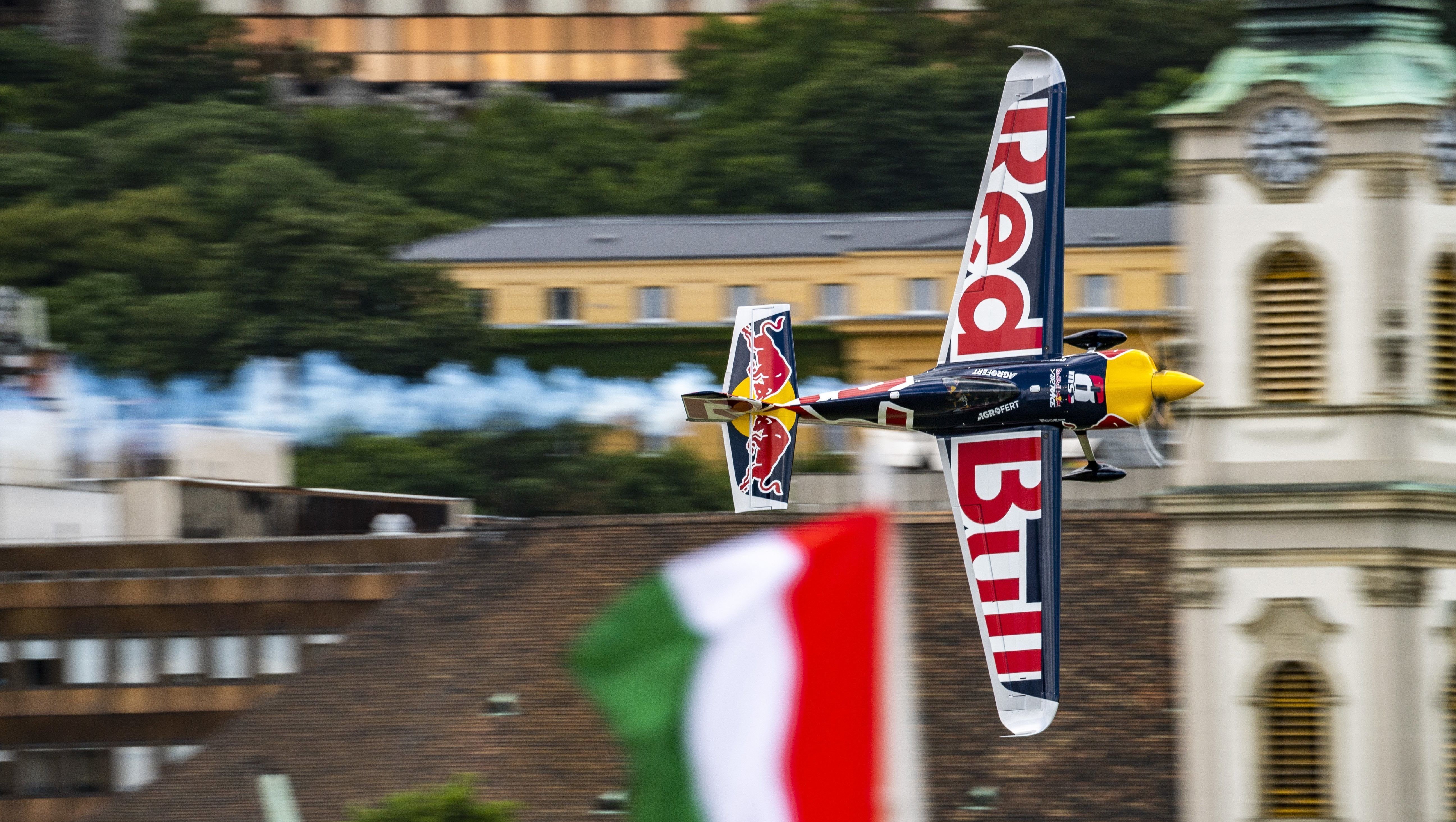 Napokig ingyen foglalt el 29 ezer négyzetméternyi közterületet a Red Bull Air Race, feljelentés lett belőle