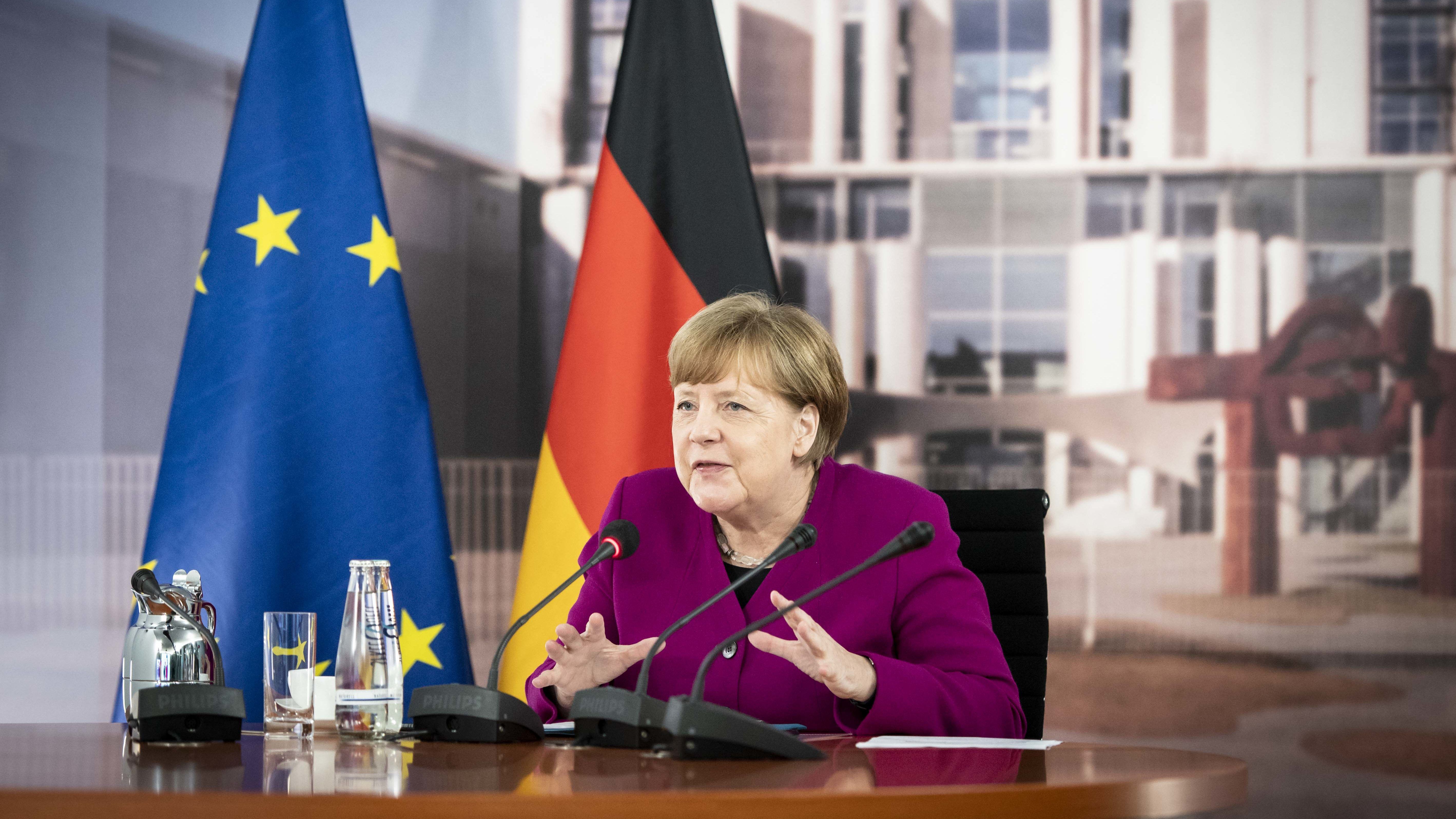Merkellel egyeztettek a visegrádi négyek