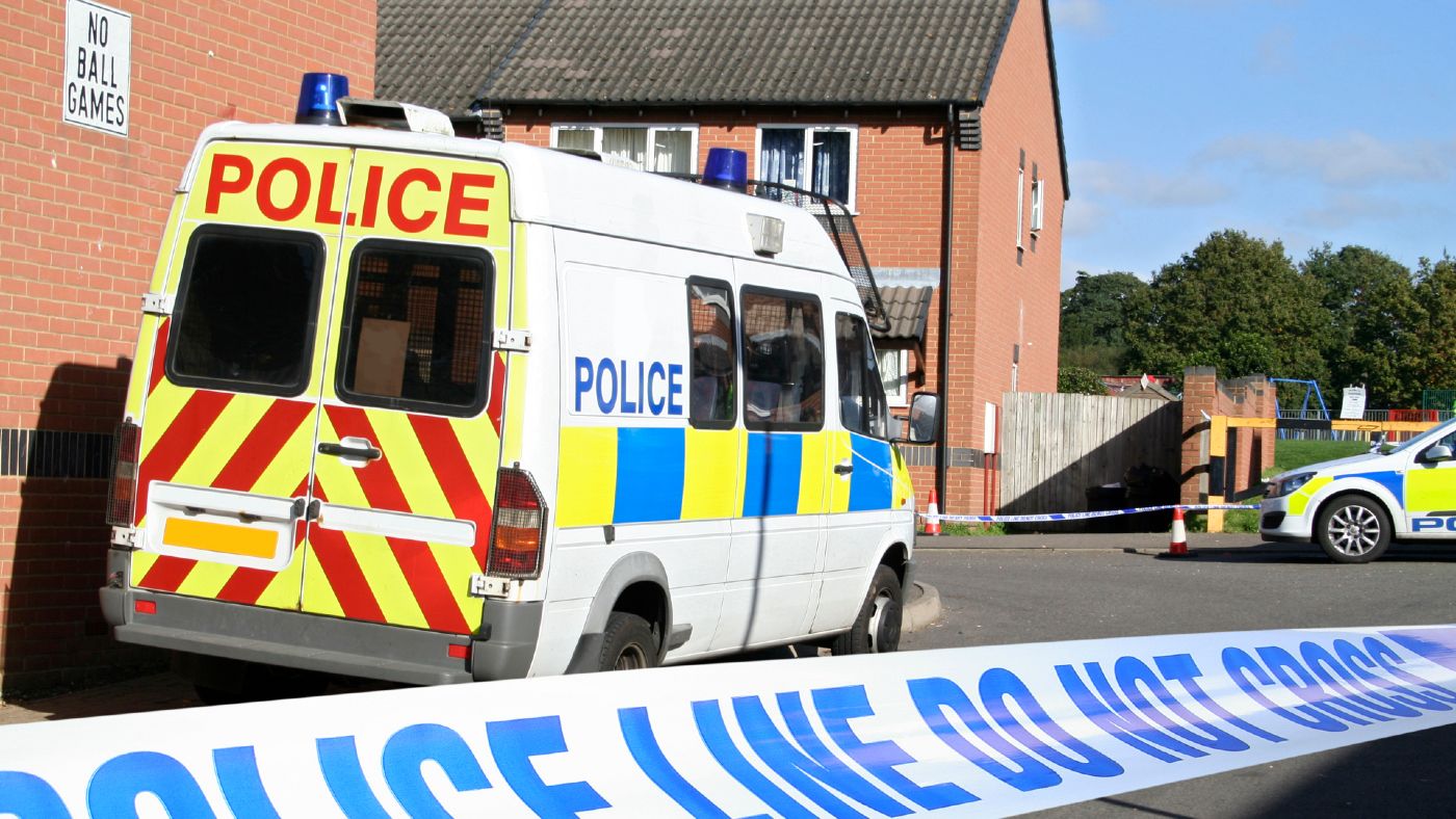 Meztelenül menekült a tetőre rendőrök elől egy brit drogdíler
