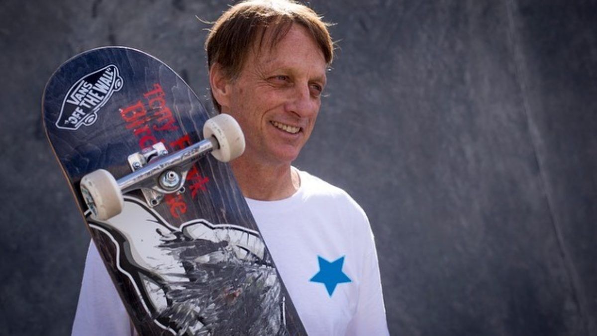 Egy kissrác üldözni kezdett egy futárt, hogy vigye el a deszkáját ajándékba Tony Hawknak, de nem ez a sztori csúcspontja