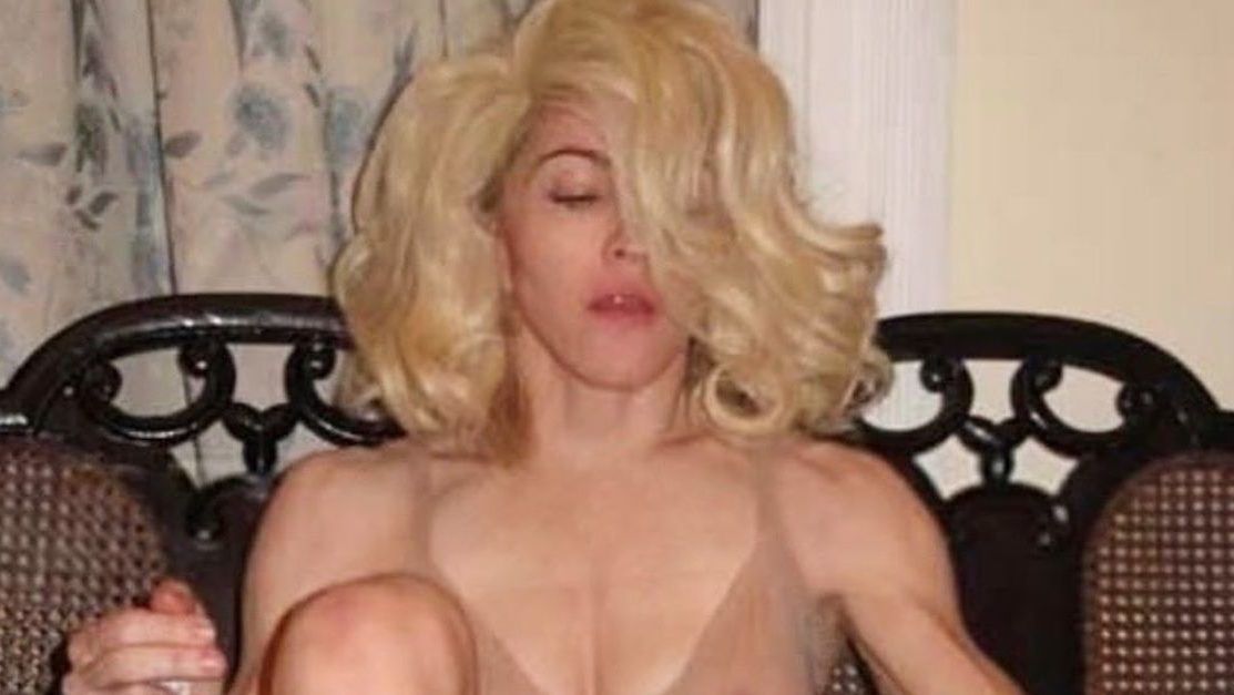 Madonna valamin annyira felhúzta magát, hogy inkább posztolt magáról egy szinte félmeztelen képet