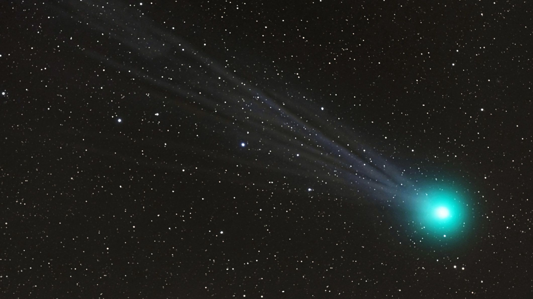 Szabad szemmel is látható a Nap felé tartó üstökös