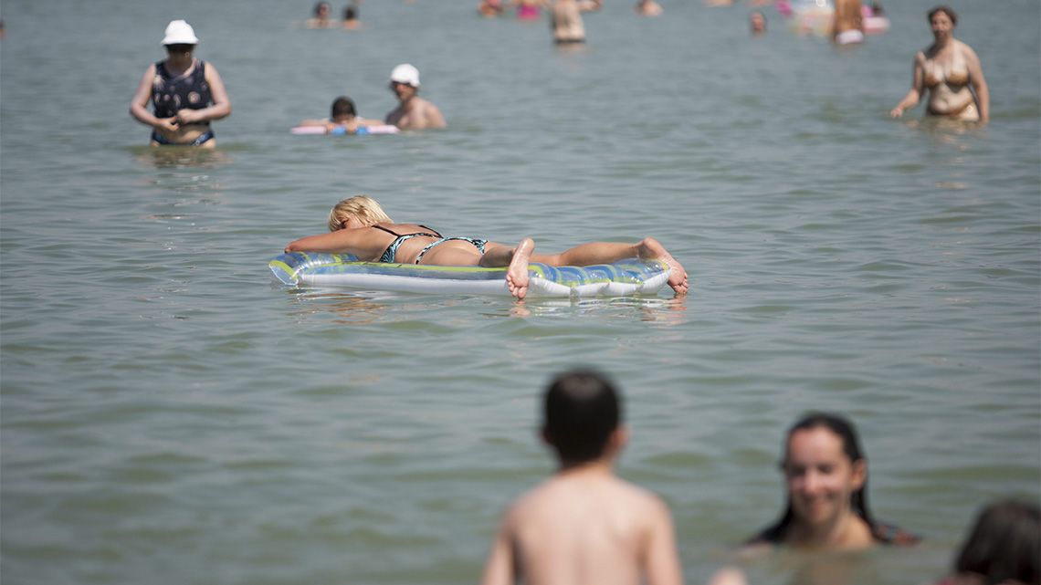 Szabadstrand-támogatásból felújították, most fizetőssé tették a vízparti területeket