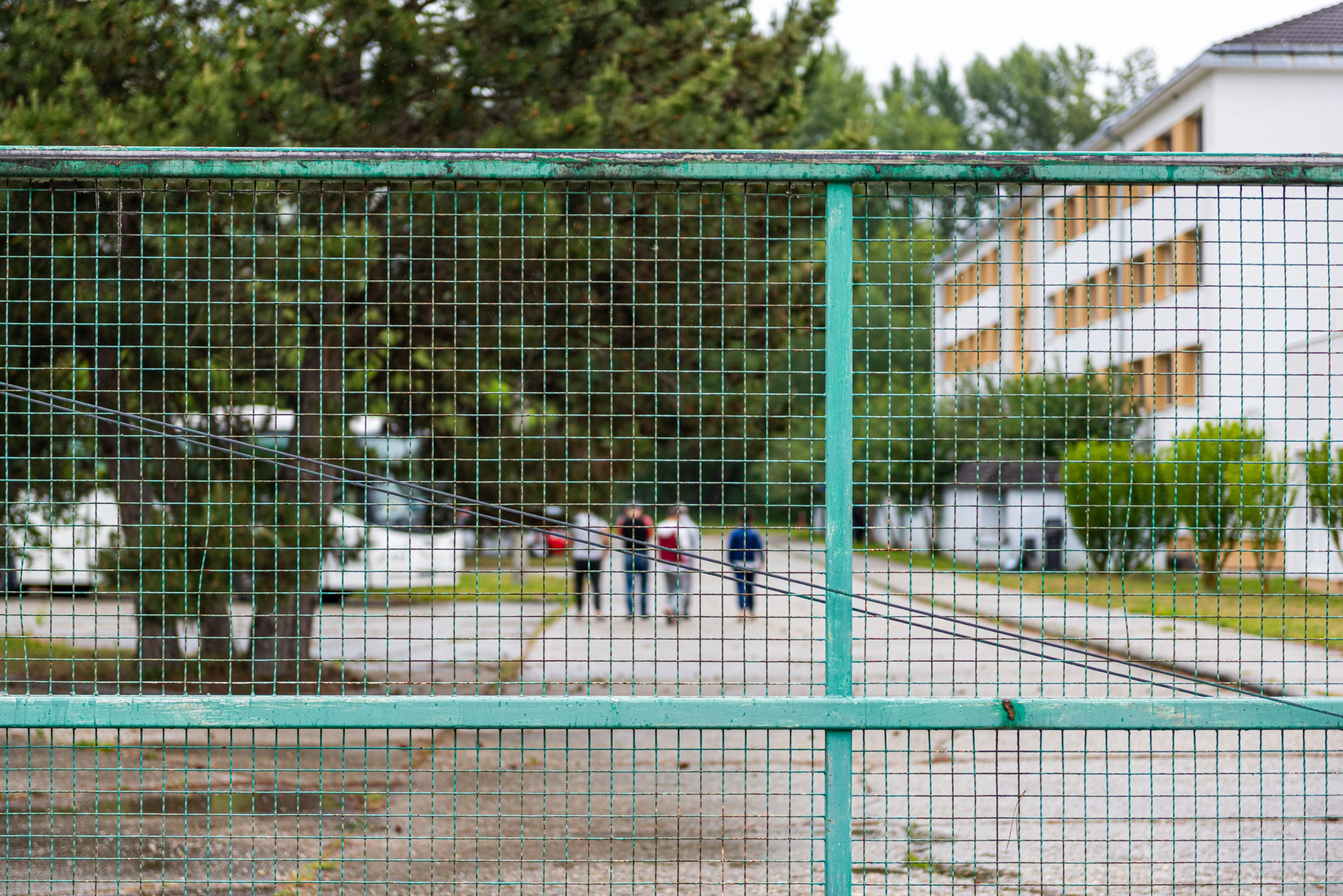 A magyar jogrenddel is szembemegy az új menekültügyi szabályozás