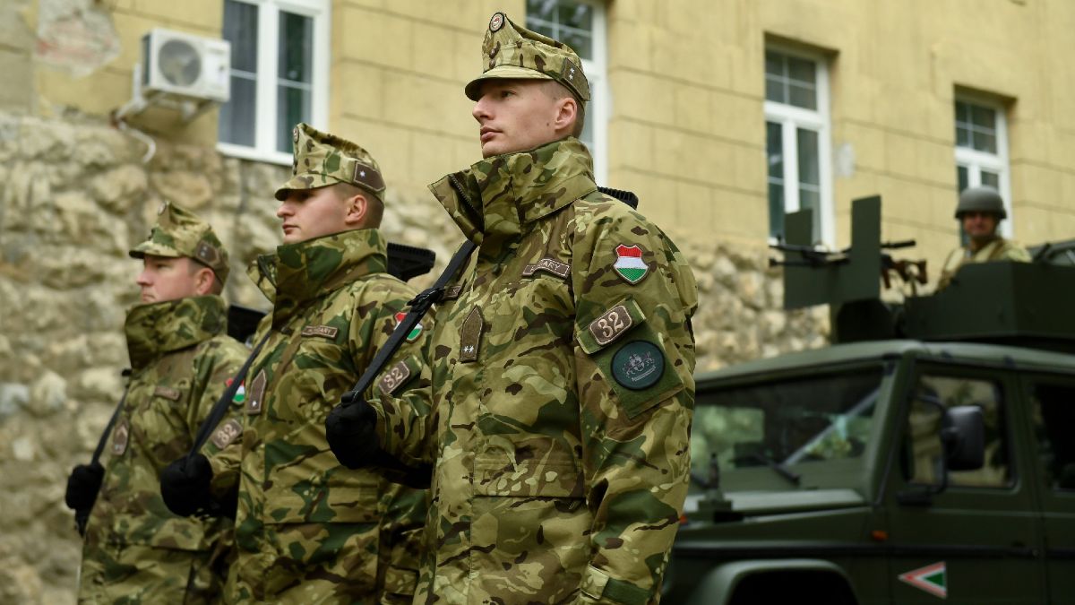 Egyszeri pénzt kapnak, akik hajlandóak bezupálni katonának