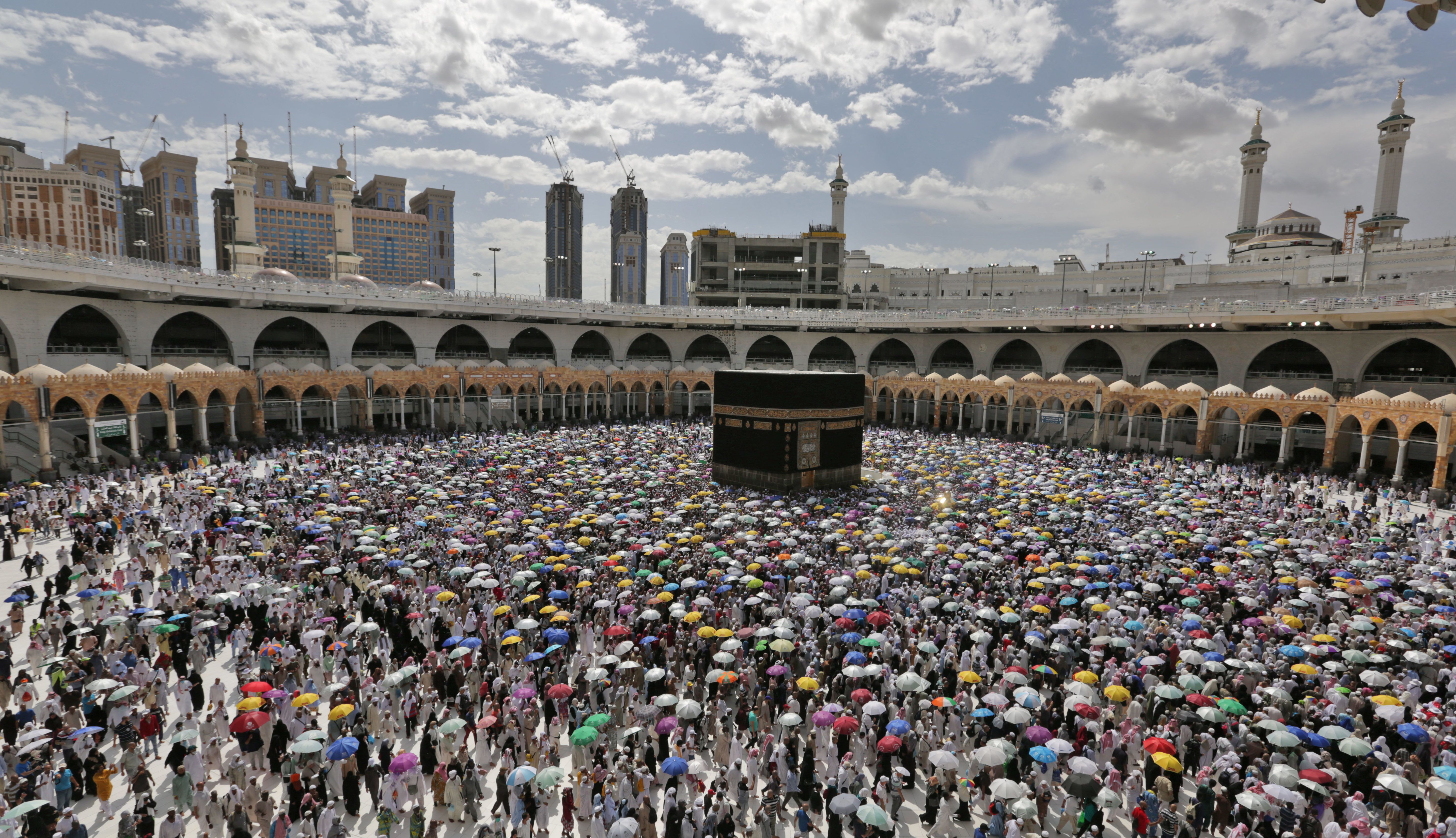 Több tízezer mecset nyitott újra Szaúd-Arábiában