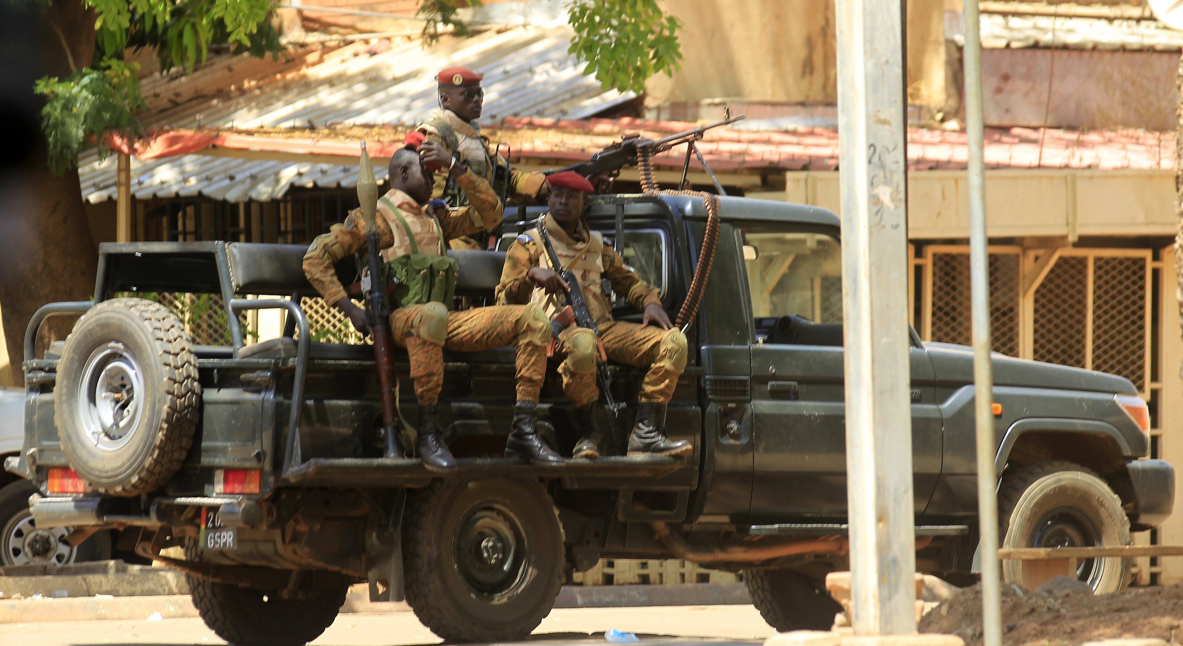 Több tucatnyi halott maradt a motoros dzsihadisták támadása után Burkina Fasóban