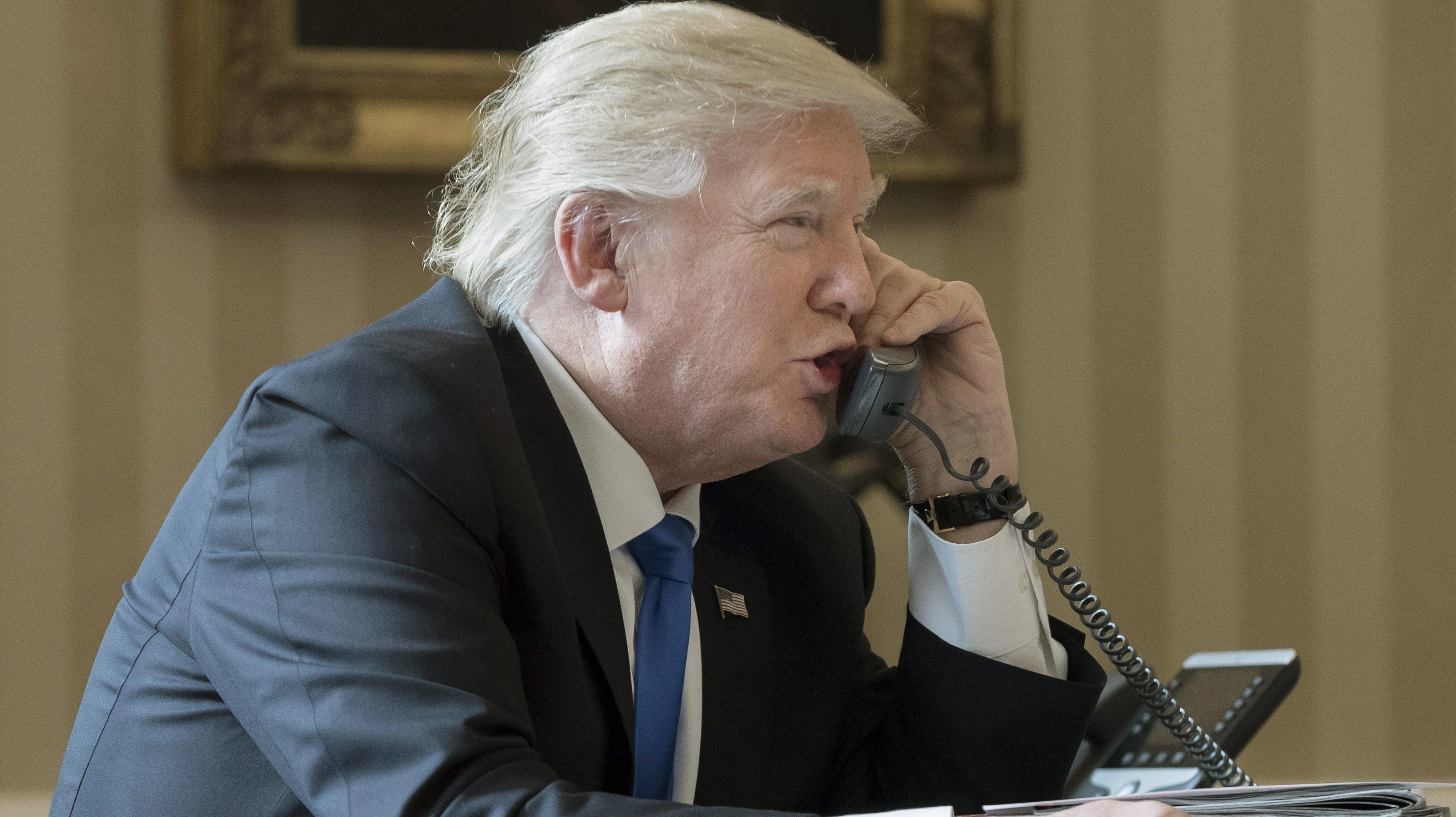 Trump betelefonált egy rádiós műsorba, hogy tisztázza a híres bunker-sztorit