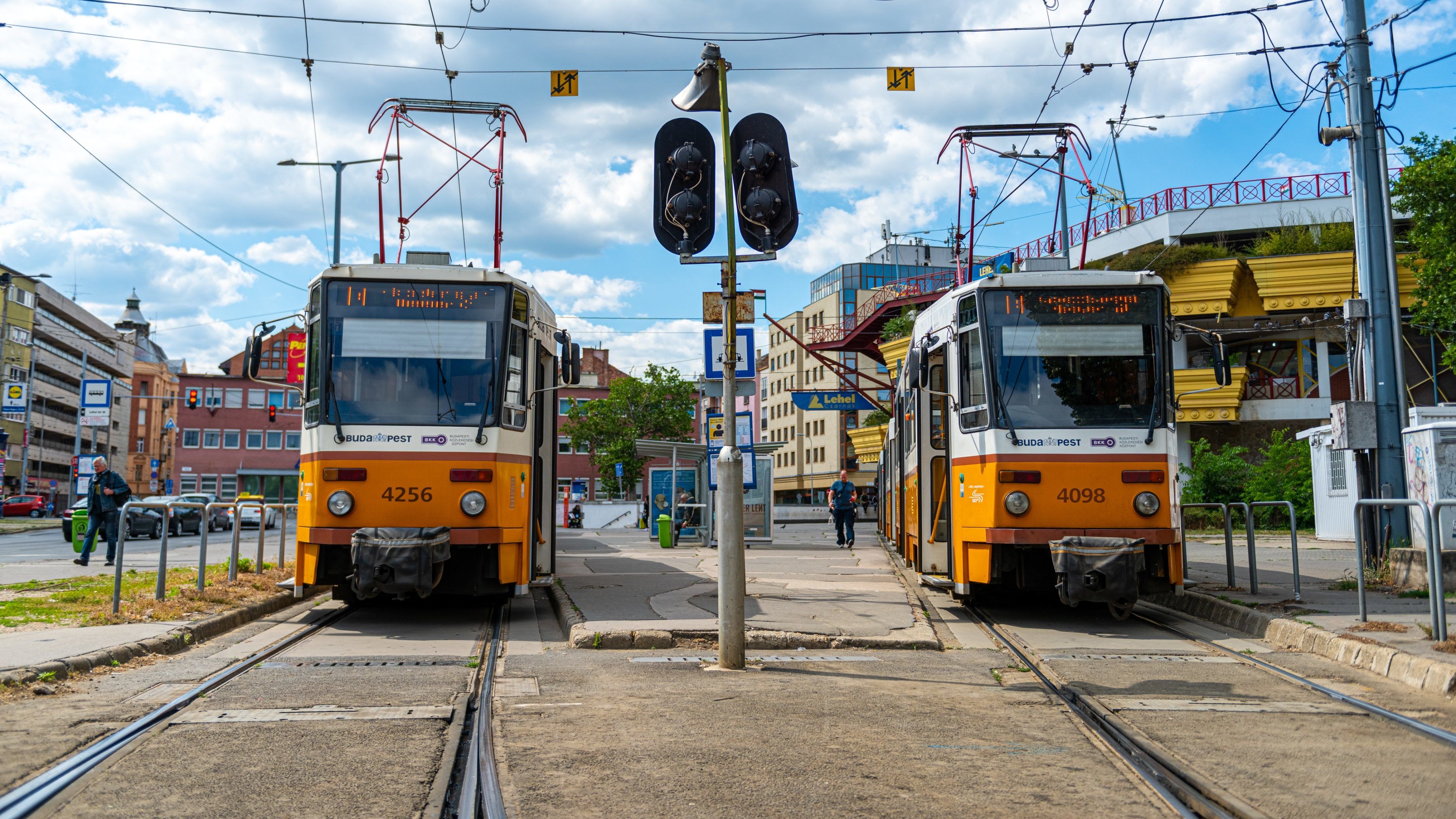 Egy percre megáll ma az élet Budapesten